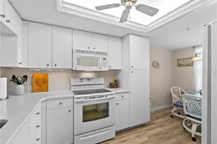 9330 Clubside Cir, Sarasota, FL 34238 - Photo 10