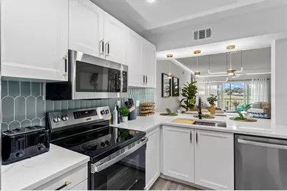 437 Cerromar Lane #424, Venice, FL 34293 - Photo 4