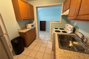104 Base Ave W, Venice, FL 34285 - Photo 4