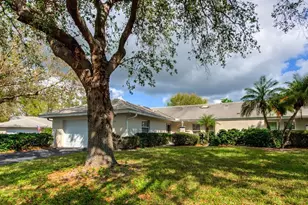 130 Southampton Pl, Venice, FL 34293 - Photo 2