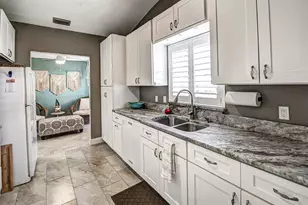 130 Southampton Pl, Venice, FL 34293 - Photo 12
