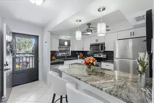 931 Capri Isles Blvd, Venice, FL 34292 - Photo 4