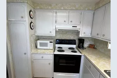 824 Trento, Venice, FL 34285 - Photo 14