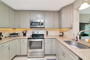 422 Circlewood Dr, Venice, FL 34293 - Photo 10