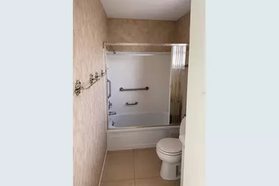 39 Strathmore Boulevard, Sarasota, FL 34233 - Photo 6