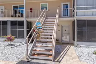 537 Manatee Ct, Venice, FL 34285 - Photo 4