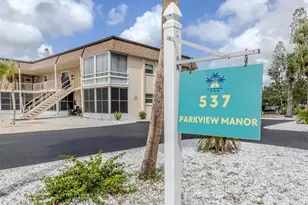 537 Manatee Ct, Venice, FL 34285 - Photo 2