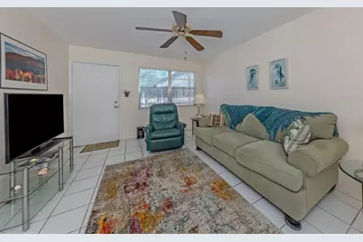 537 Manatee Ct #204, Venice, FL 34285 - Photo 8