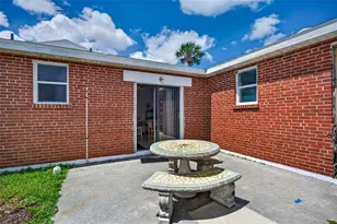908 Villas Dr, Venice, FL 34285 - Photo 16
