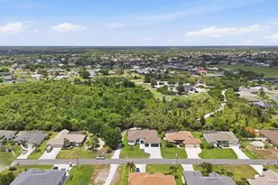 166 Medalist Rd, Rotonda West, FL 33947 - Photo 4