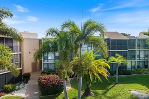 618 Bird Bay Dr S, Venice, FL 34285 - Photo 1