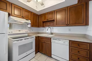 618 Bird Bay Dr S, Venice, FL 34285 - Photo 10
