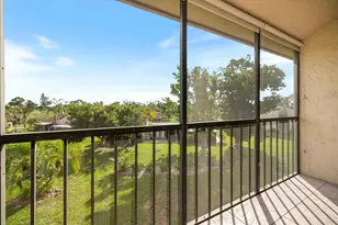 618 Bird Bay Dr S, Venice, FL 34285 - Photo 8