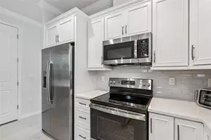 121 Colebrook Ct, Venice, FL 34292 - Photo 10