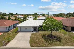 1619 E Cypress Point Dr, Venice, FL 34293 - Photo 2