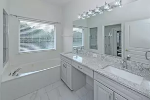 304 Langholm Dr, Venice, FL 34293 - Photo 14