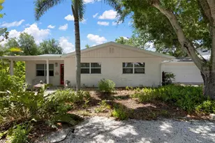 417 Baycrest Dr, Venice, FL 34285 - Photo 2