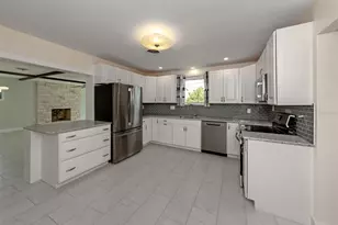 908 Villas Dr, Venice, FL 34285 - Photo 6