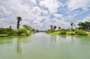 2321 Sandlewood Dr, Venice, FL 34293 - Photo 2