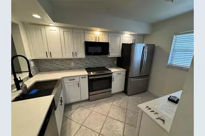 2275 S McCall Road #201, Englewood, FL 34224 - Photo 2