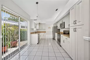 1020 Harbor Town Dr, Venice, FL 34292 - Photo 14