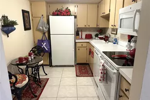618 Bird Bay Dr S, Venice, FL 34285 - Photo 2