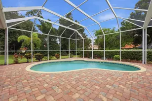 597 Aston Woods Ct, Venice, FL 34293 - Photo 2