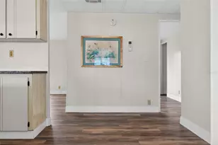 498 Longwood Dr, Venice, FL 34285 - Photo 4
