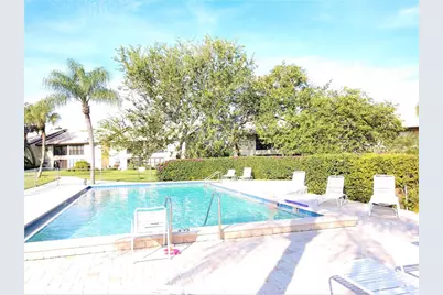 400 Mission Trail E #B, Venice, FL 34285 - Photo 2