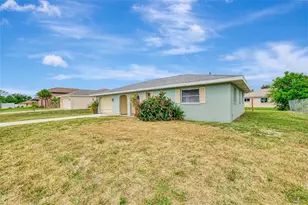 256 Periwinkle Rd, Venice, FL 34293 - Photo 2