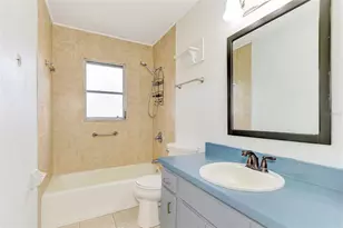 256 Periwinkle Rd, Venice, FL 34293 - Photo 18