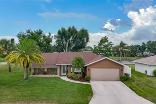 3234 Meadow Run Dr, Venice, FL 34293 - Photo 2