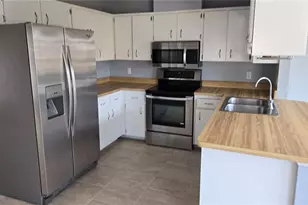 347 Holly Rd, Venice, FL 34293 - Photo 2