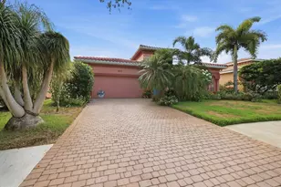 210 Rio Terra, Venice, FL 34285 - Photo 2