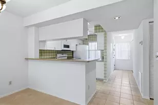 421 Cerromar Terrace, Venice, FL 34293 - Photo 6