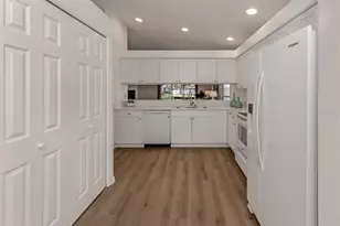 3224 Woodberry Ln, Sarasota, FL 34231 - Photo 10