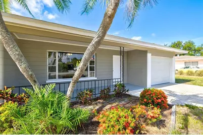 106 Aurora Street E, Venice, FL 34285 - Photo 4