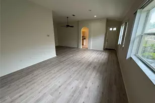 315 Auburn Woods Cir, Venice, FL 34292 - Photo 4