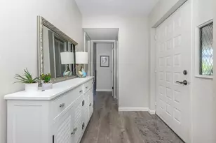 1712 Lakeside Dr, Venice, FL 34293 - Photo 4