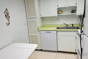 612 Bird Bay Dr S, Venice, FL 34285 - Photo 2