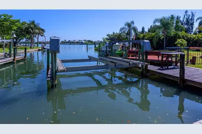 396 Bayshore Drive, Venice, FL 34285 - Photo 26
