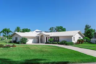 396 Bayshore Dr, Venice, FL 34285 - Photo 2
