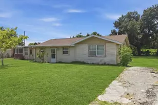 200 Orduna Dr, North Port, FL 34287 - Photo 10