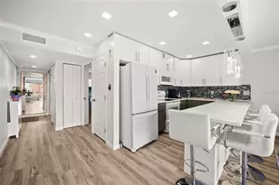 2763 Woodgate Ln, Sarasota, FL 34231 - Photo 8