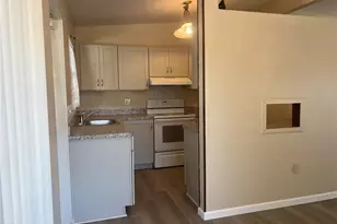 321 Alba St E, Venice, FL 34285 - Photo 4
