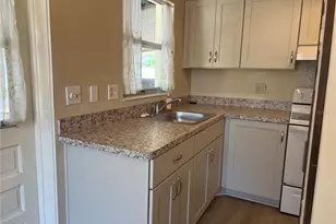 321 Alba St E, Venice, FL 34285 - Photo 6