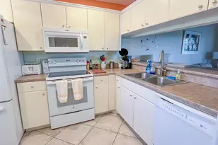 690 Bird Bay Cir, Venice, FL 34285 - Photo 8