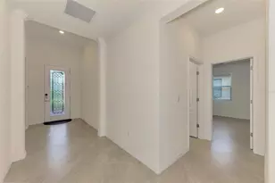 9824 Hilltop Dr, Venice, FL 34292 - Photo 10