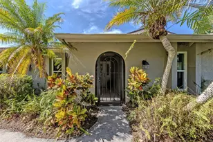 750 Shetland Cir, Nokomis, FL 34275 - Photo 2