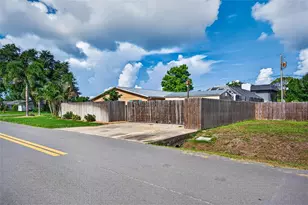 895 E Baffin Dr, Venice, FL 34293 - Photo 12